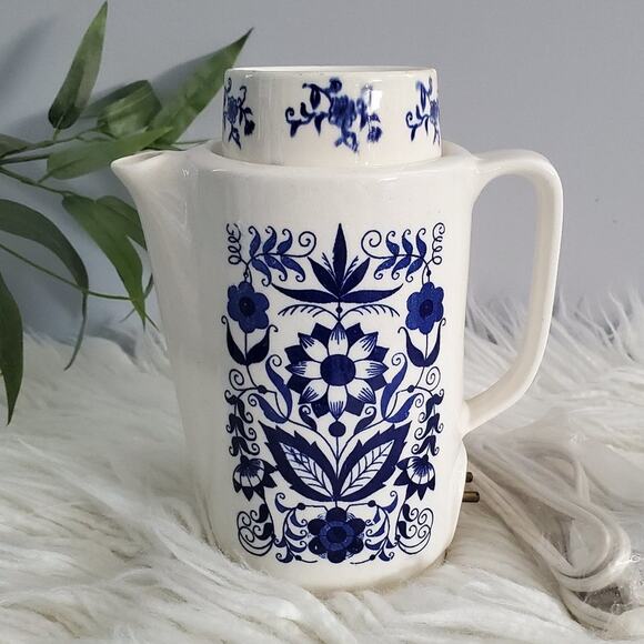 Blue Onion Electric Teapot With Lid - Picture 1 of 12
